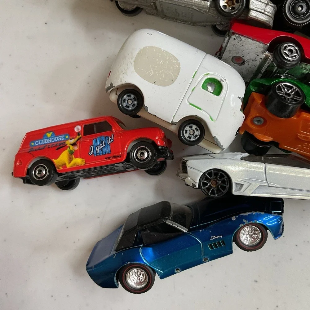 Hot Wheels Matchbox Tomica Diecast Cars Lot of 9 Ferrari Chevy Disney Bus 1/64